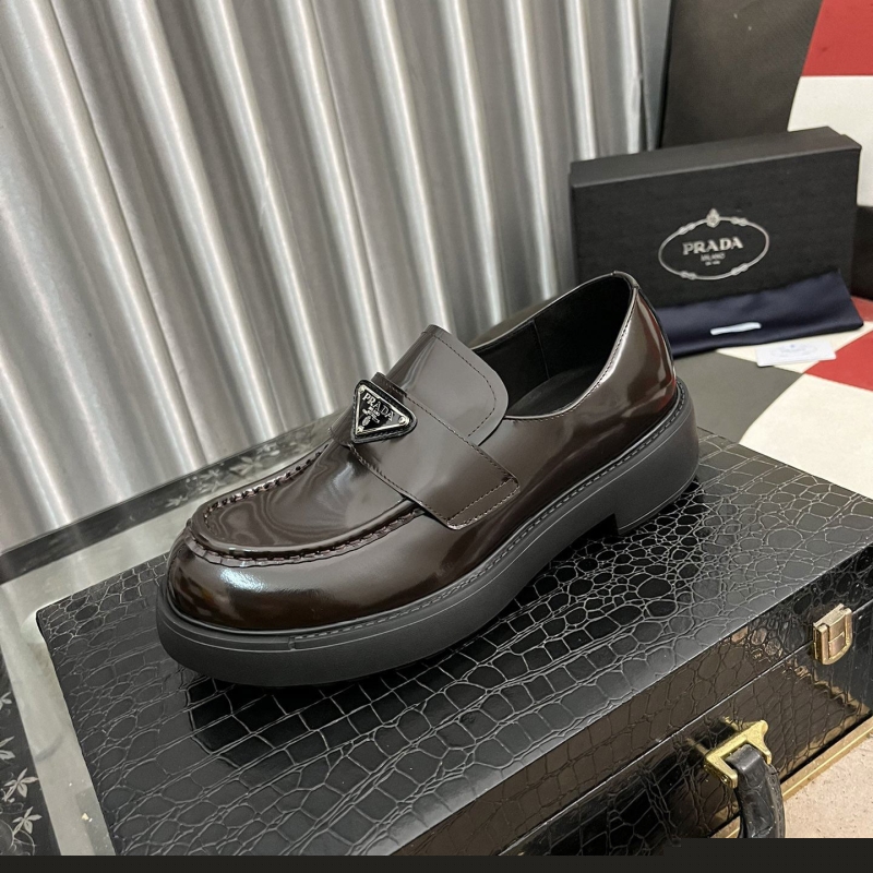 Pra*a leather shoes